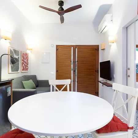 The Little Village Apartments Valencia Exterior photo