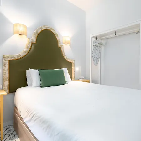 The Little Village Apartments Valencia Room photo